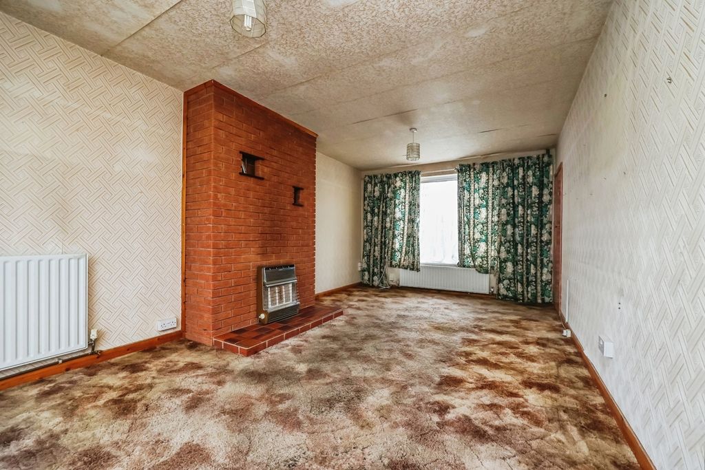 Property photo 2 of 17 Lounge