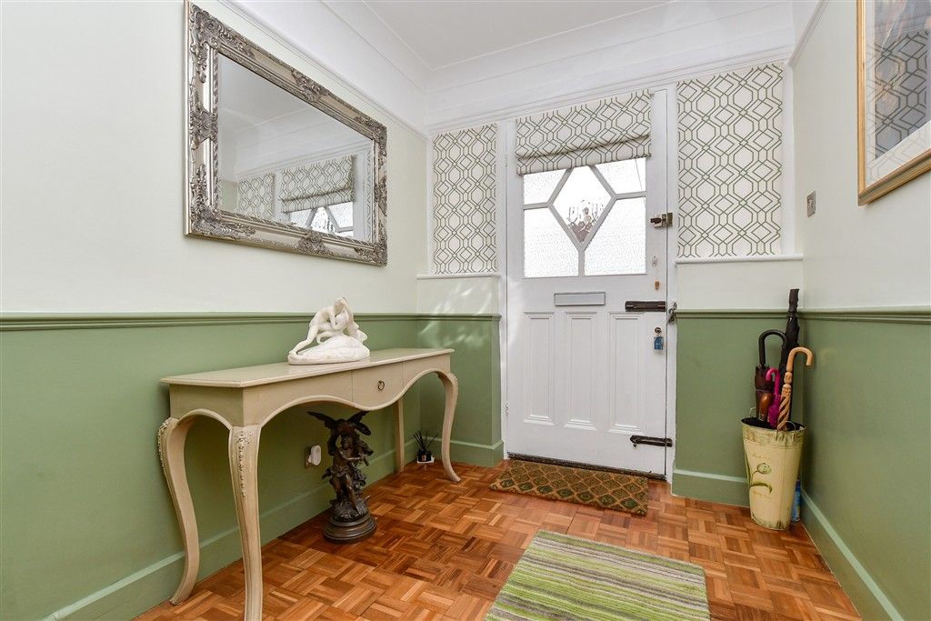 Property photo 2 of 17 Entrance Hall