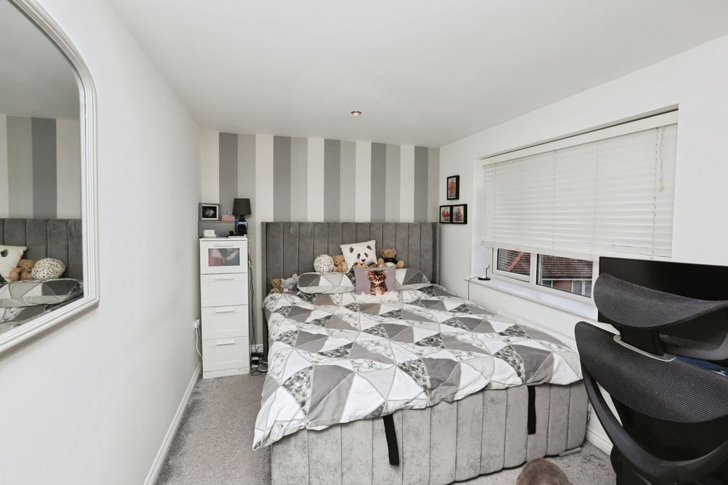 Property photo 3 of 17 Photo