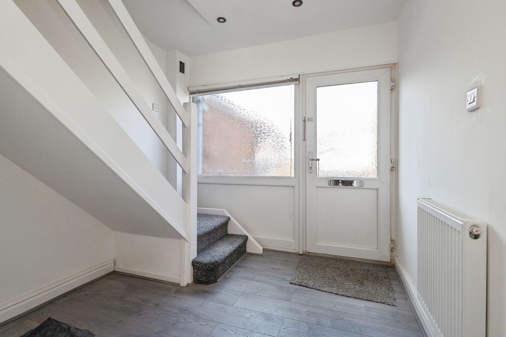 Property photo 3 of 25 Pbox-Img.Jpg
