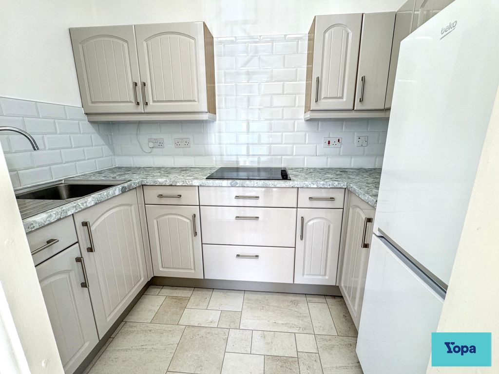 Property photo 2 of 18 Kitchen