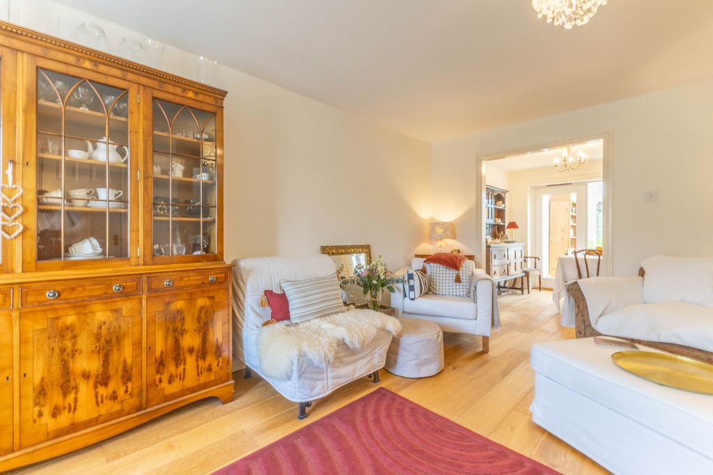 Property photo 3 of 34