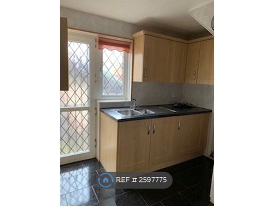 Property photo 2 of 6 Kitchen