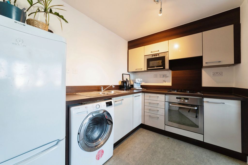 Property photo 3 of 11 3