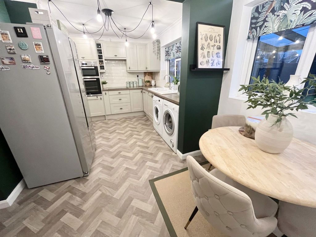 Property photo 2 of 33