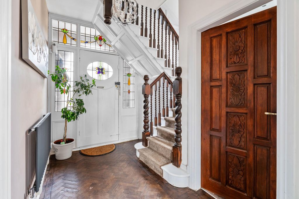 Property photo 2 of 23 Hallway