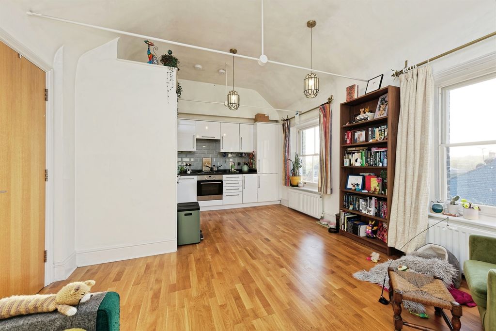 Property photo 3 of 20