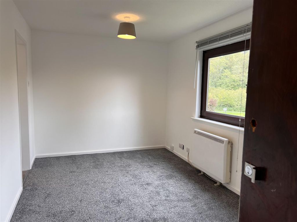 Property photo 2 of 11 Living And Sleeping Area