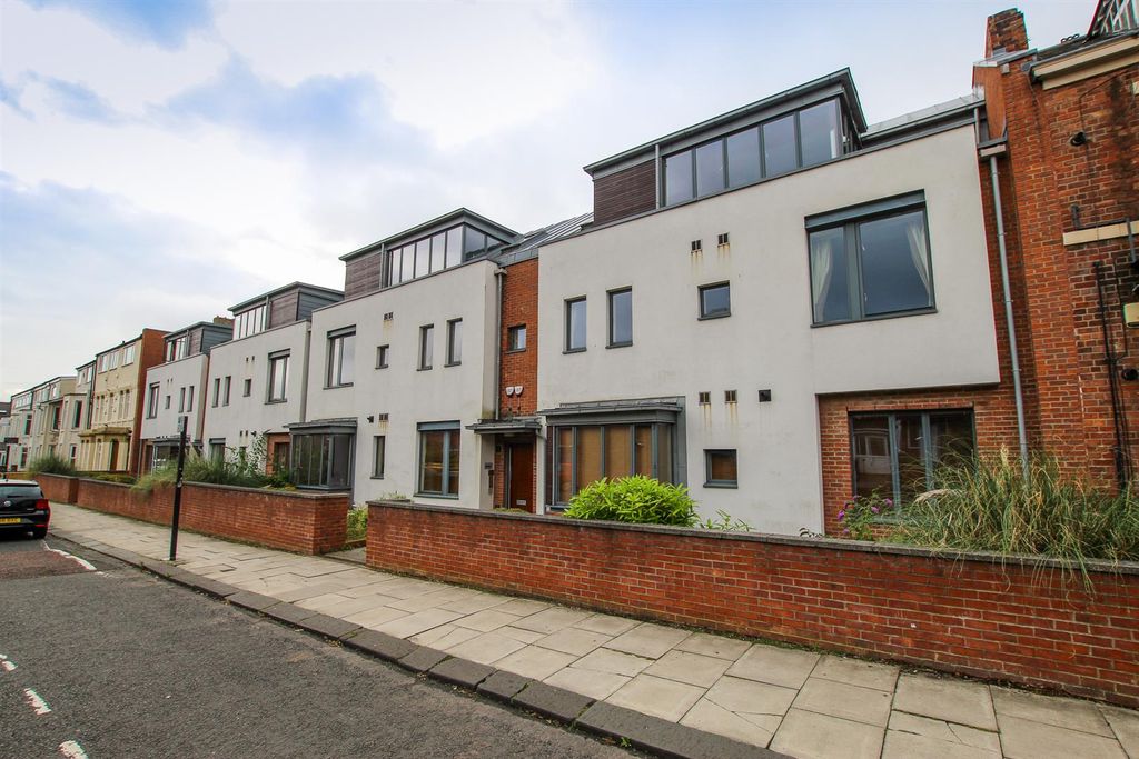 Property photo 3 of 5