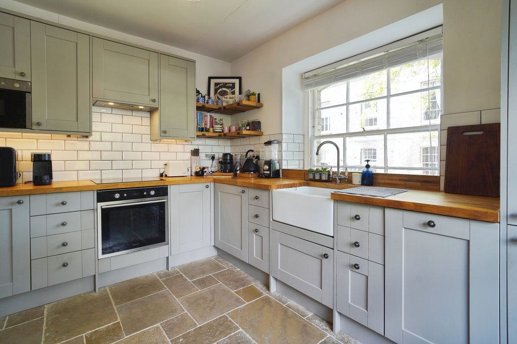 Property photo 3 of 23 Kitchen