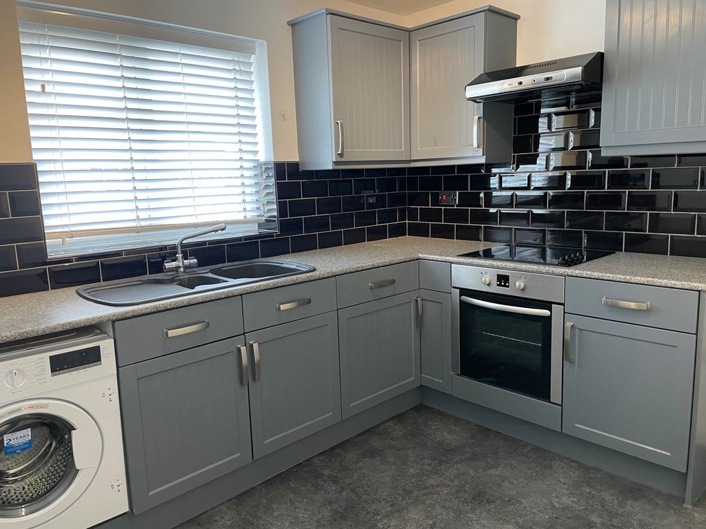 Property photo 2 of 12 Kitche