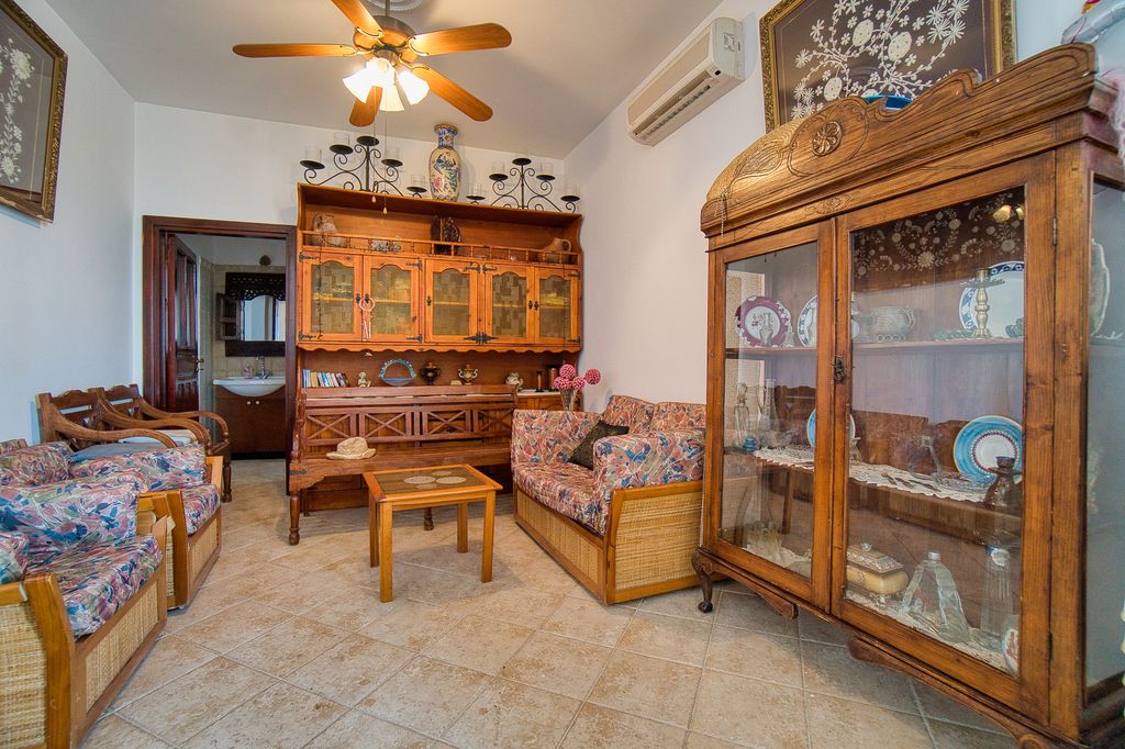 Property photo 2 of 52