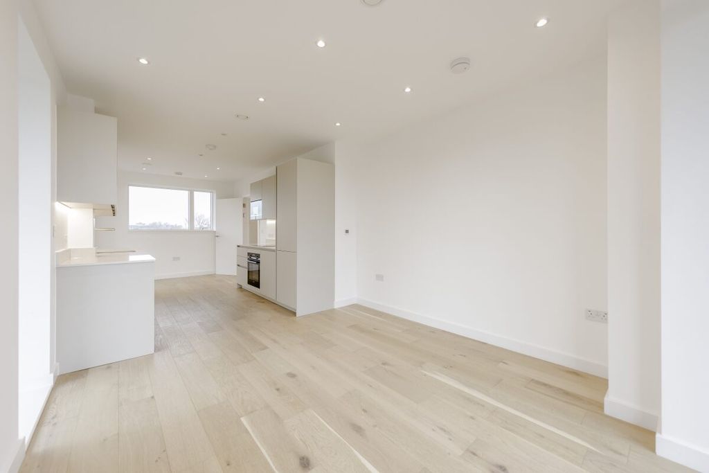 Property photo 3 of 18 0X3A7776