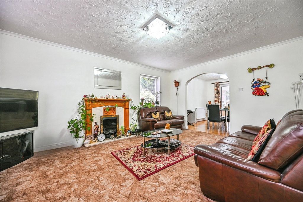 Property photo 2 of 20 Living Room