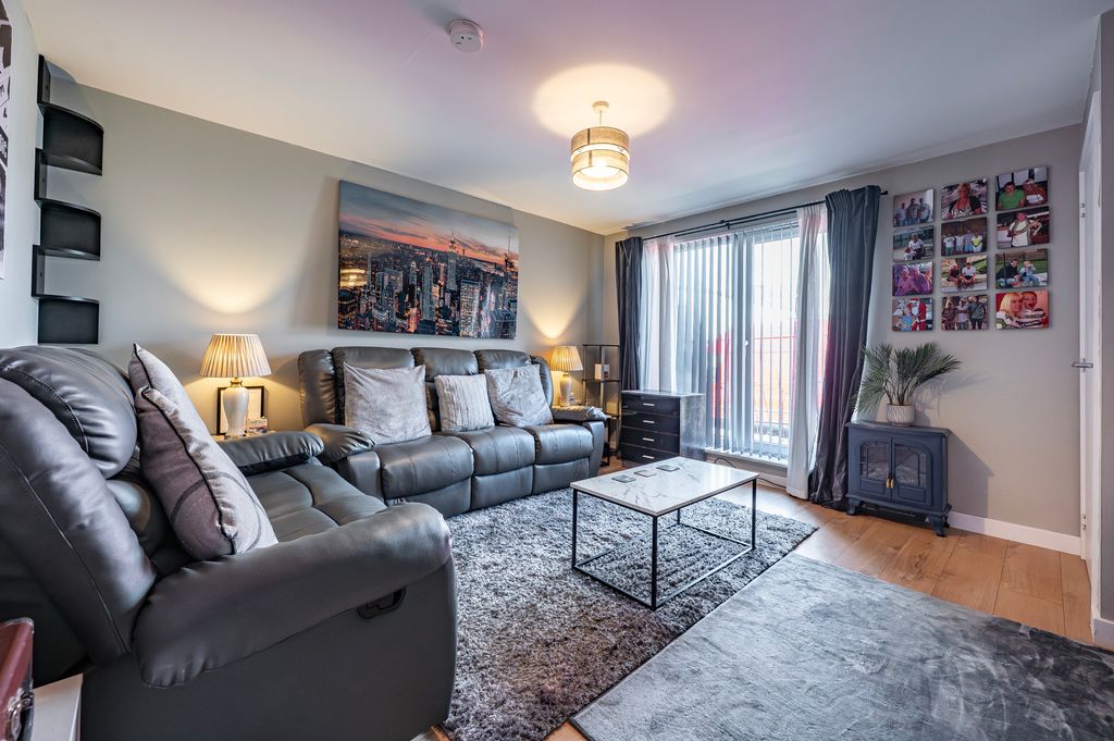 Property photo 2 of 33