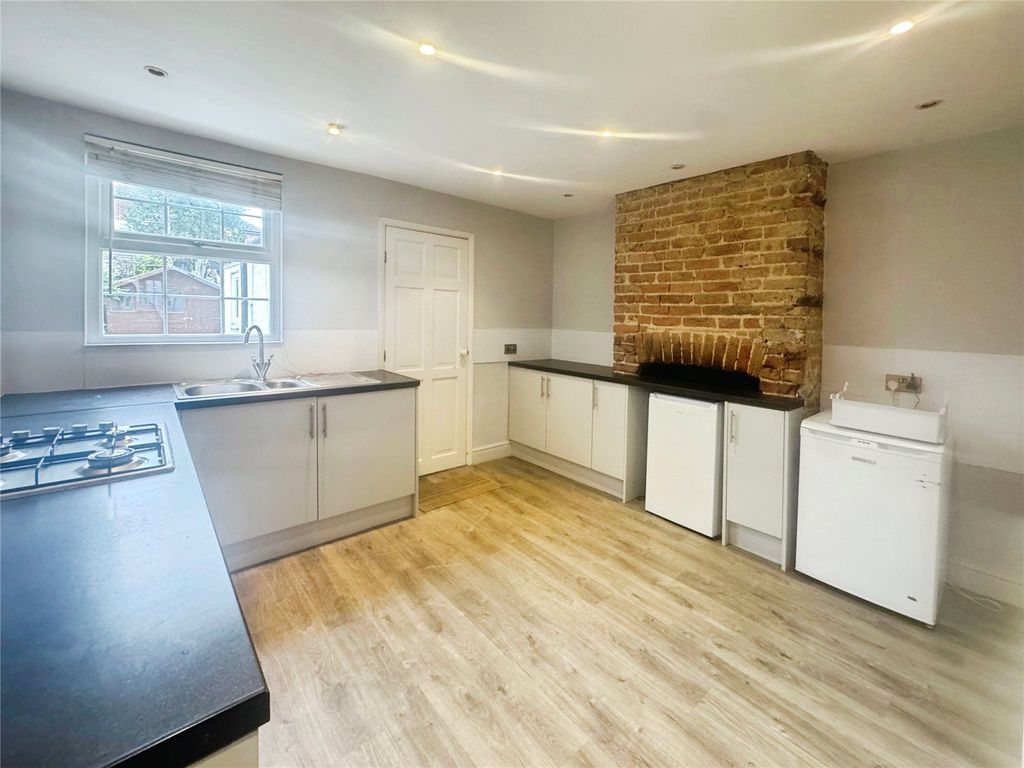 Property photo 2 of 9 Kitchen