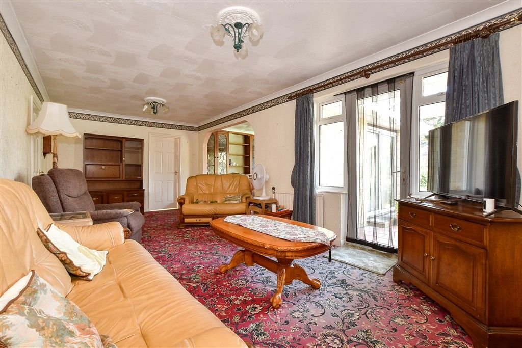 Property photo 3 of 20 Lounge