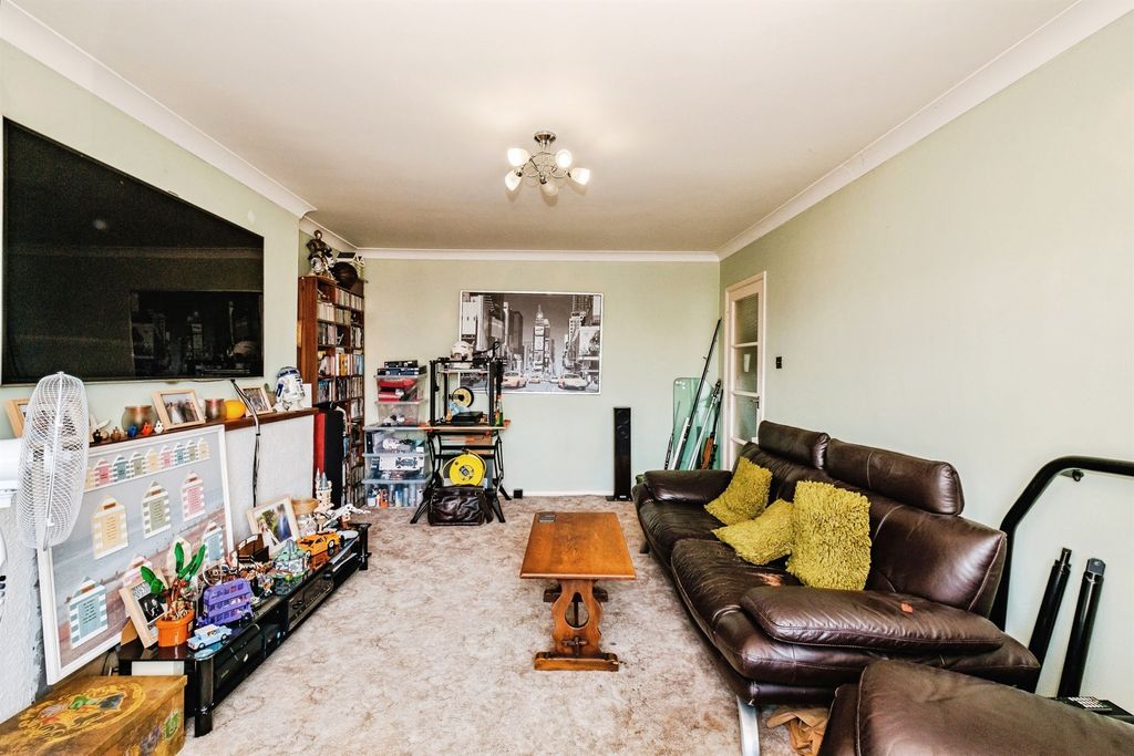 Property photo 3 of 16