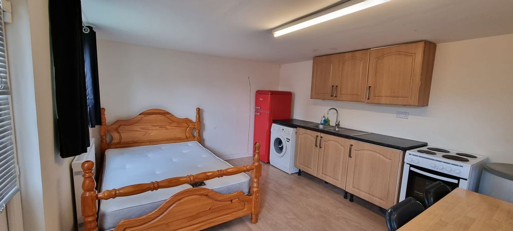 Property photo 1 of 3