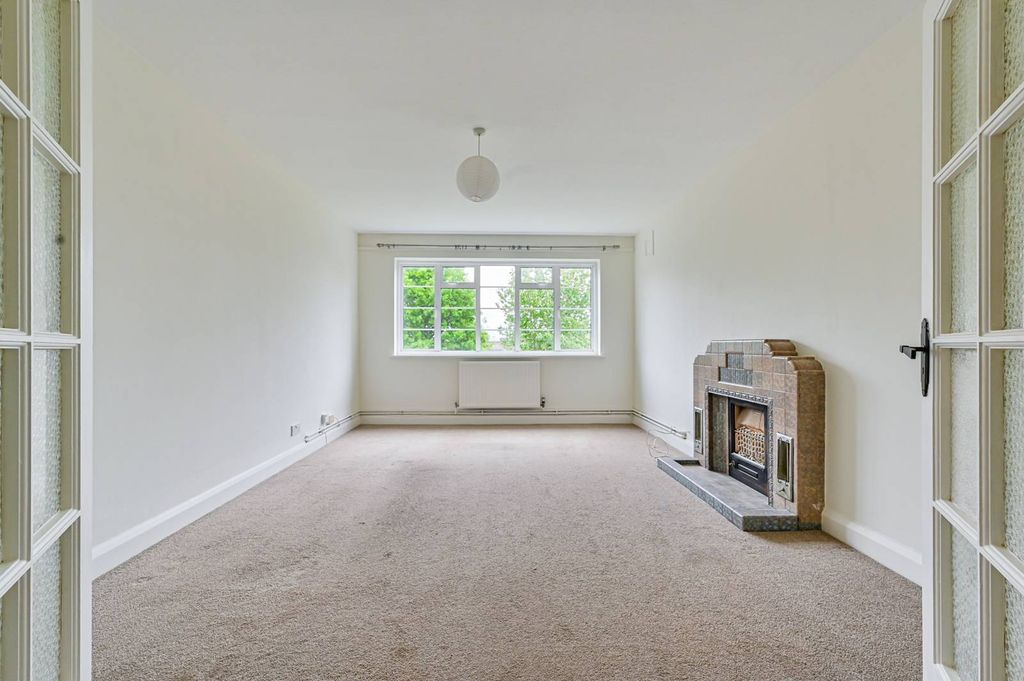 Property photo 3 of 6
