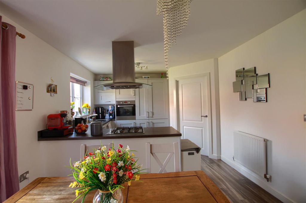 Property photo 2 of 10 Ps5.Jpg