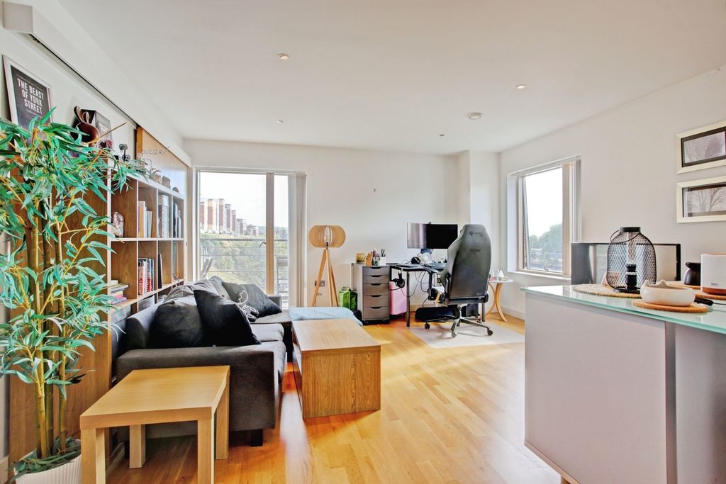 Property photo 2 of 12 Photo