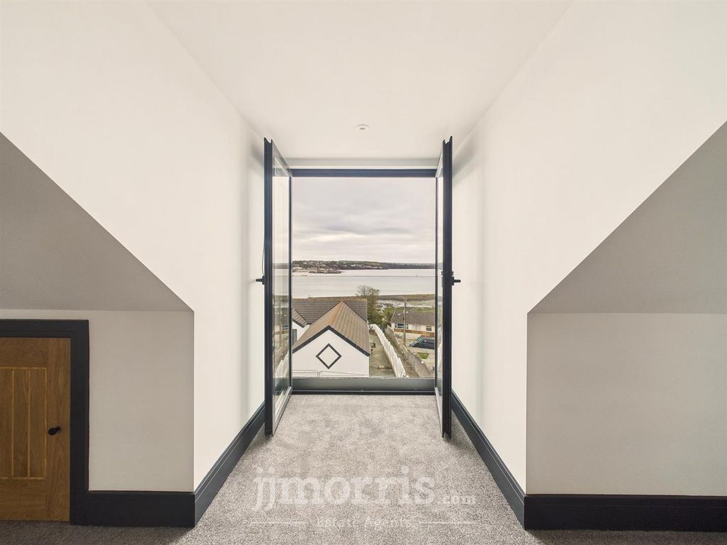 Property photo 3 of 38 Master Bedroom