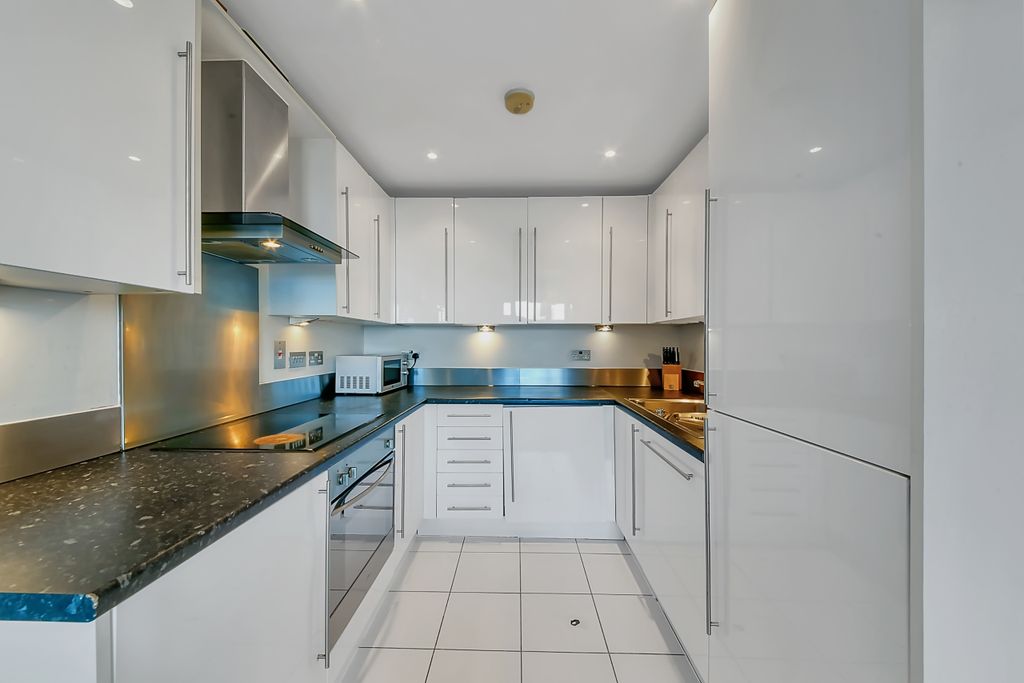 Property photo 3 of 8 Kitchen