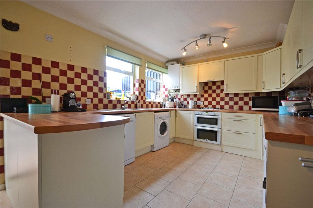 Property photo 2 of 15 Picture No. 12