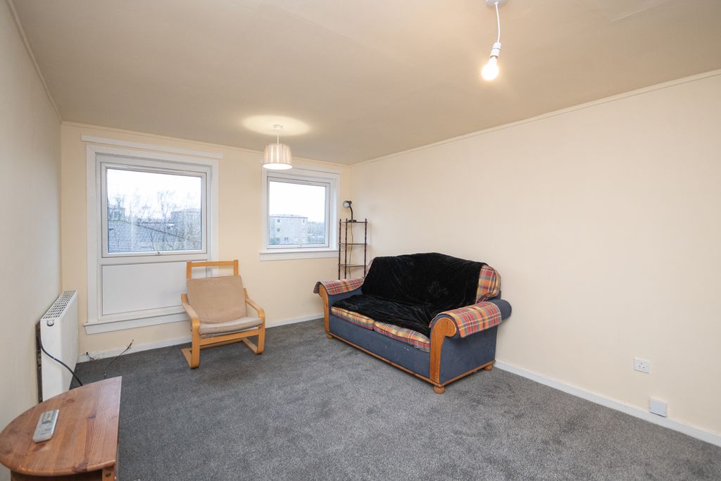 Property photo 2 of 15 Lounge