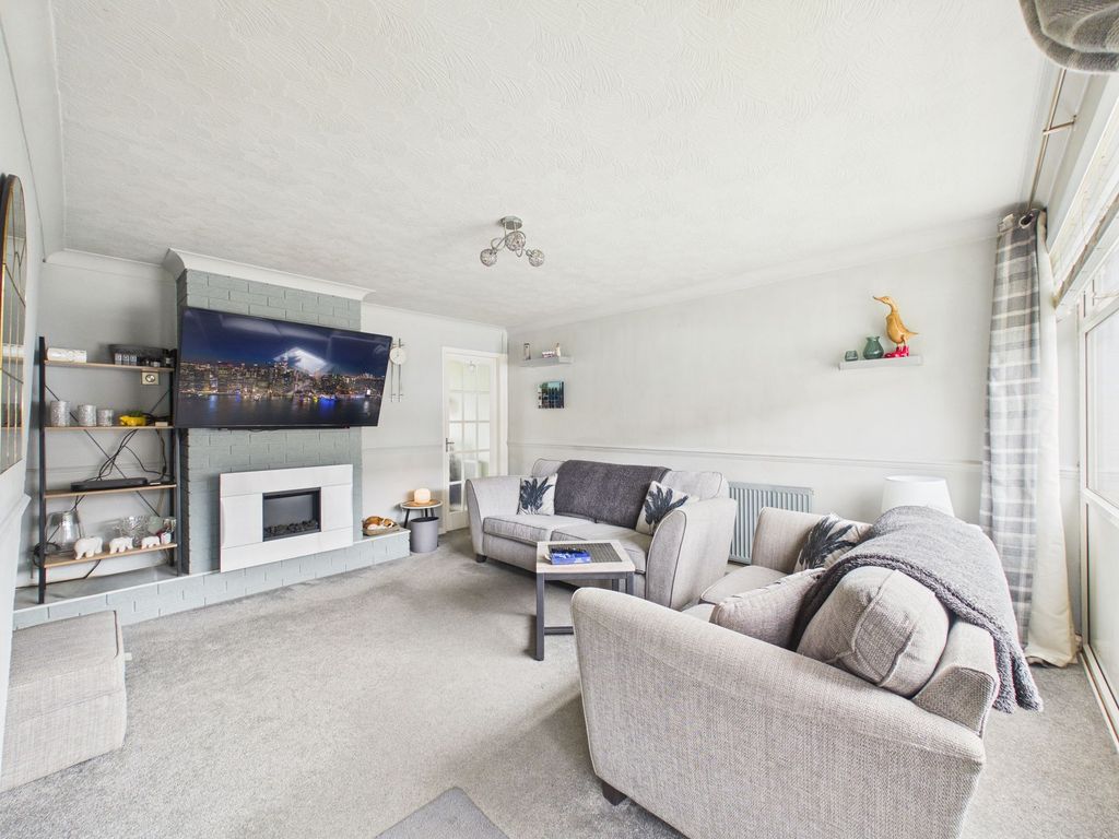 Property photo 2 of 15 Lounge