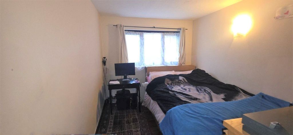 Property photo 3 of 10 Bedroom 1