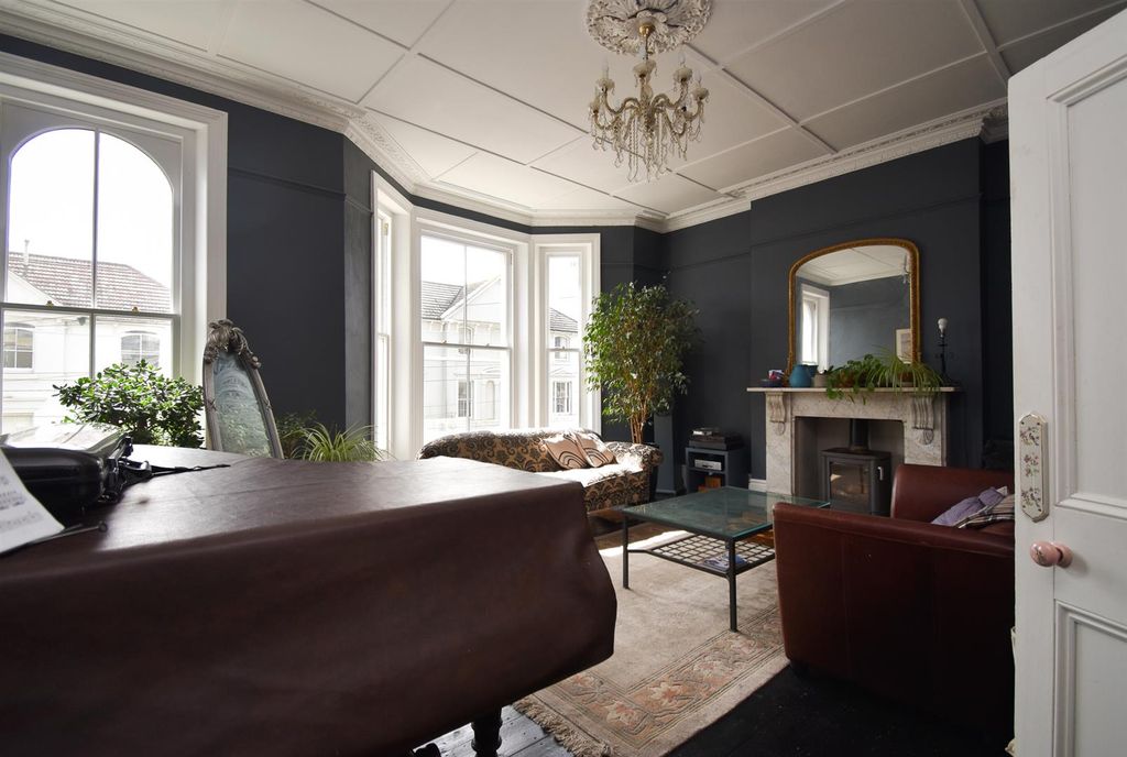 Property photo 2 of 35 Living Room