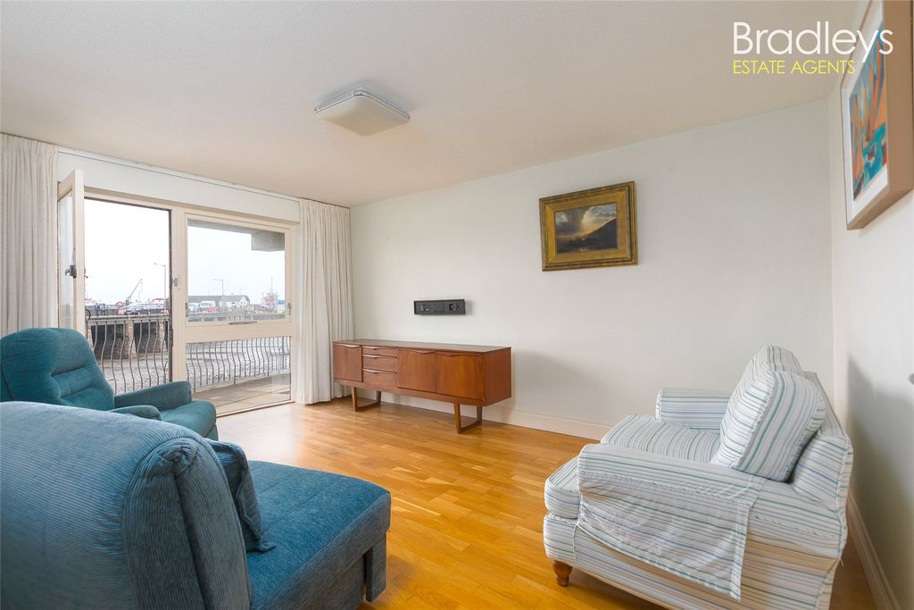 Property photo 2 of 11 Picture No. 27