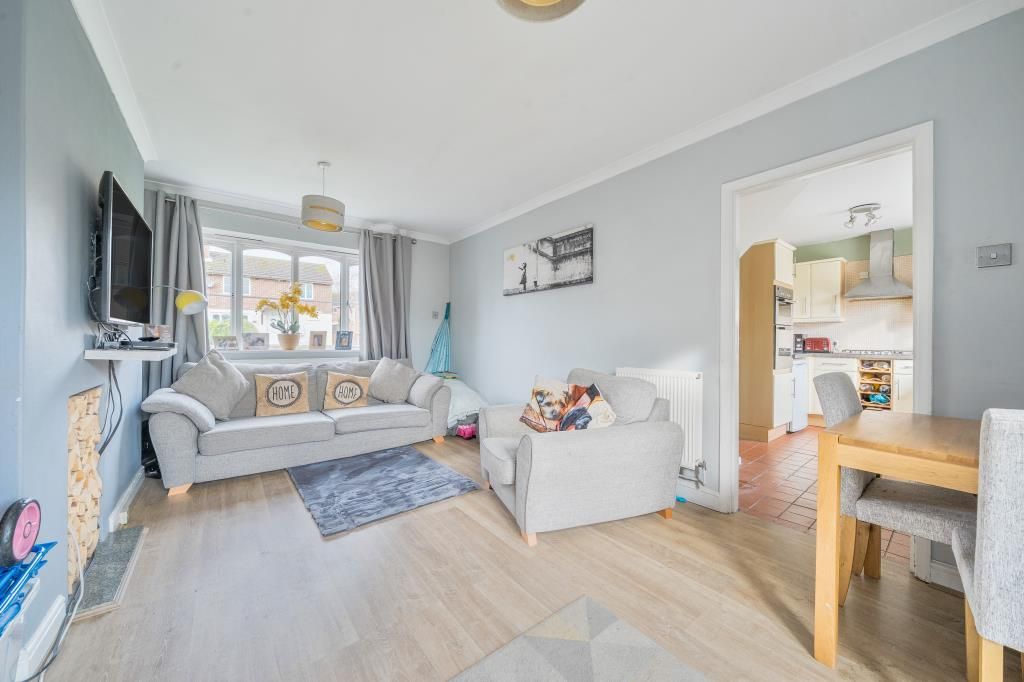 Property photo 3 of 20 Living Room