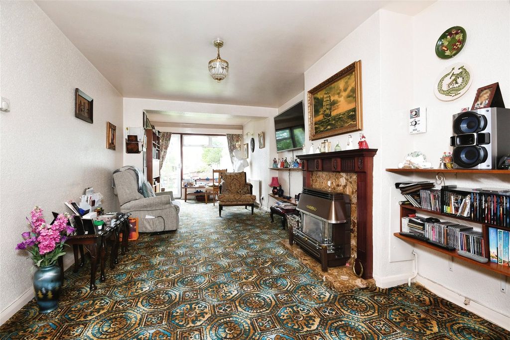 Property photo 2 of 15 Lounge