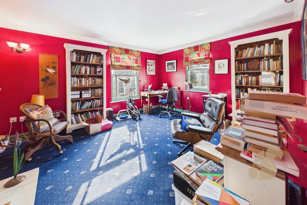 Property photo 2 of 18 Lounge