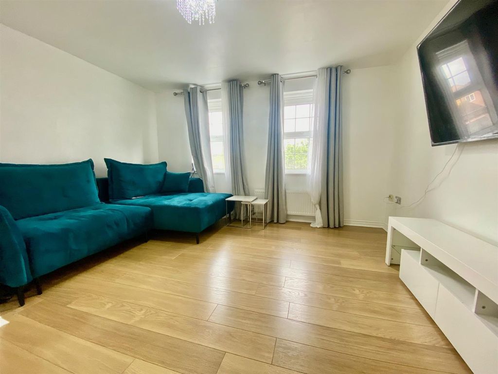 Property photo 3 of 19
