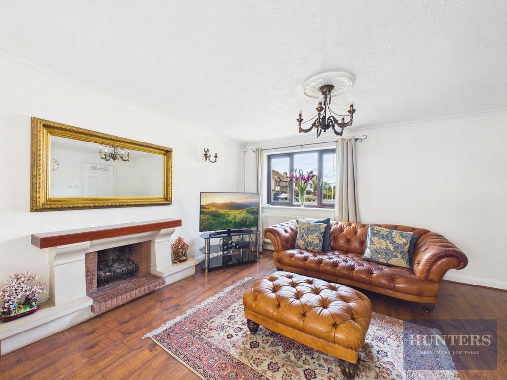 Property photo 3 of 27 Living Room