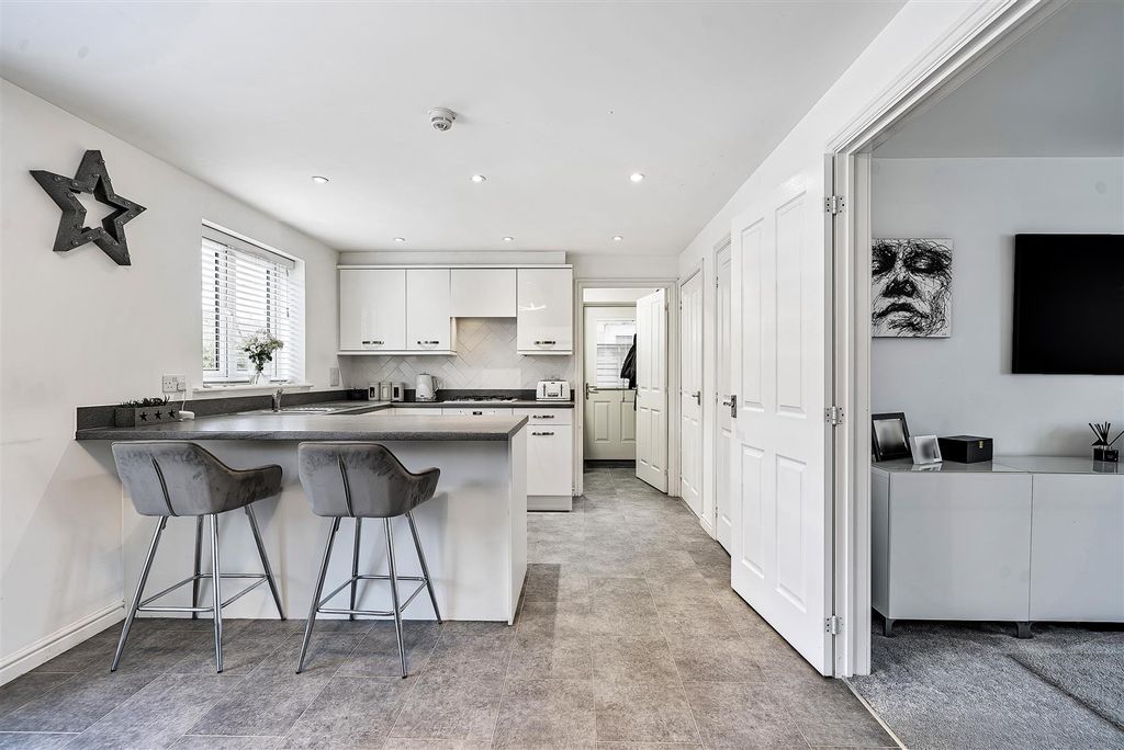 Property photo 3 of 27 Richborough Close Margate, 4 Bedroom Home For Sale