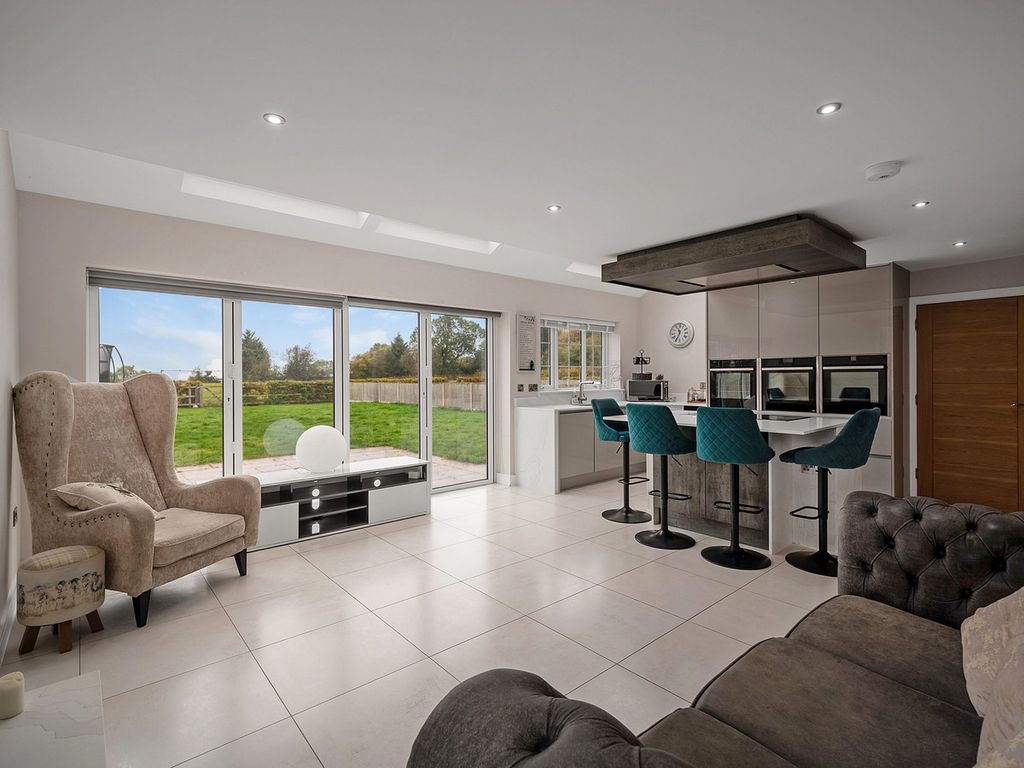 Property photo 2 of 28