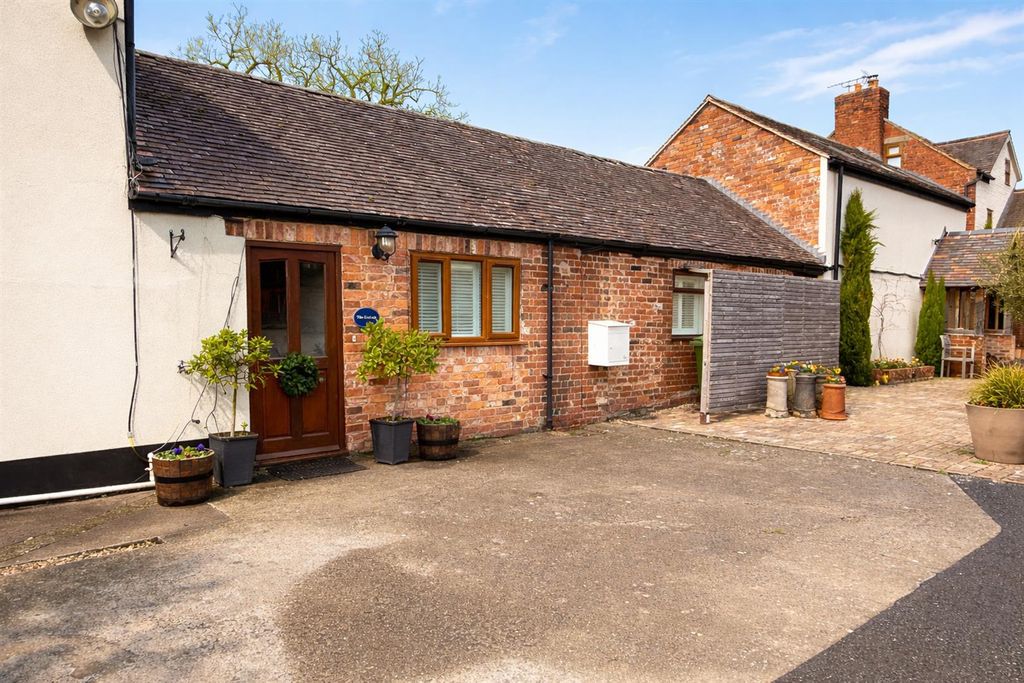 Property photo 1 of 11 Exterior Front