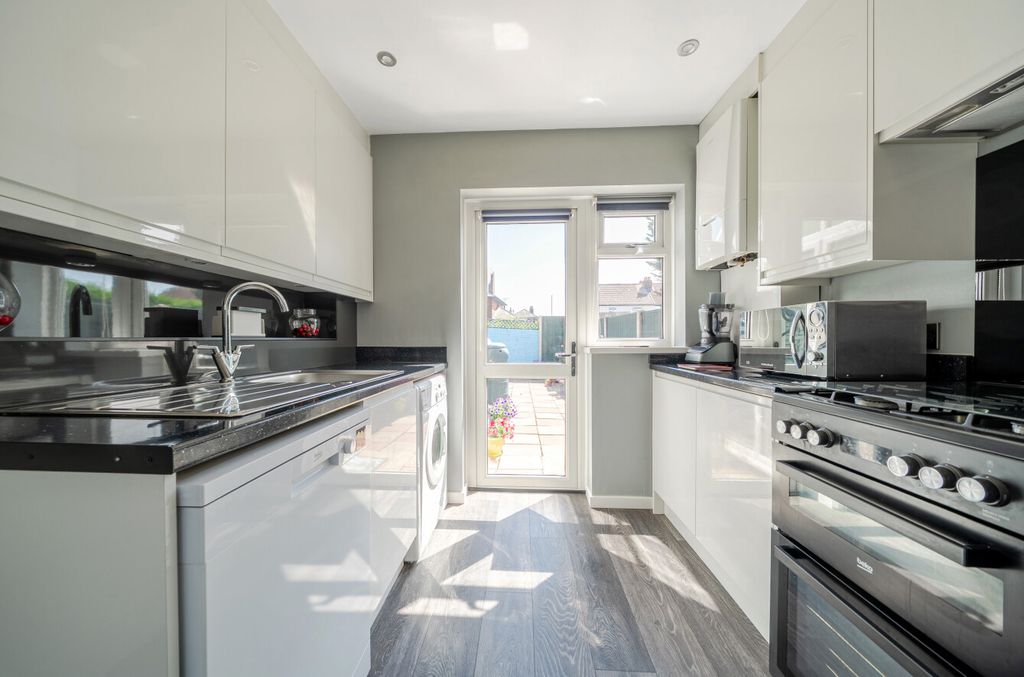 Property photo 3 of 13 1492757-5-6A54Cb0...