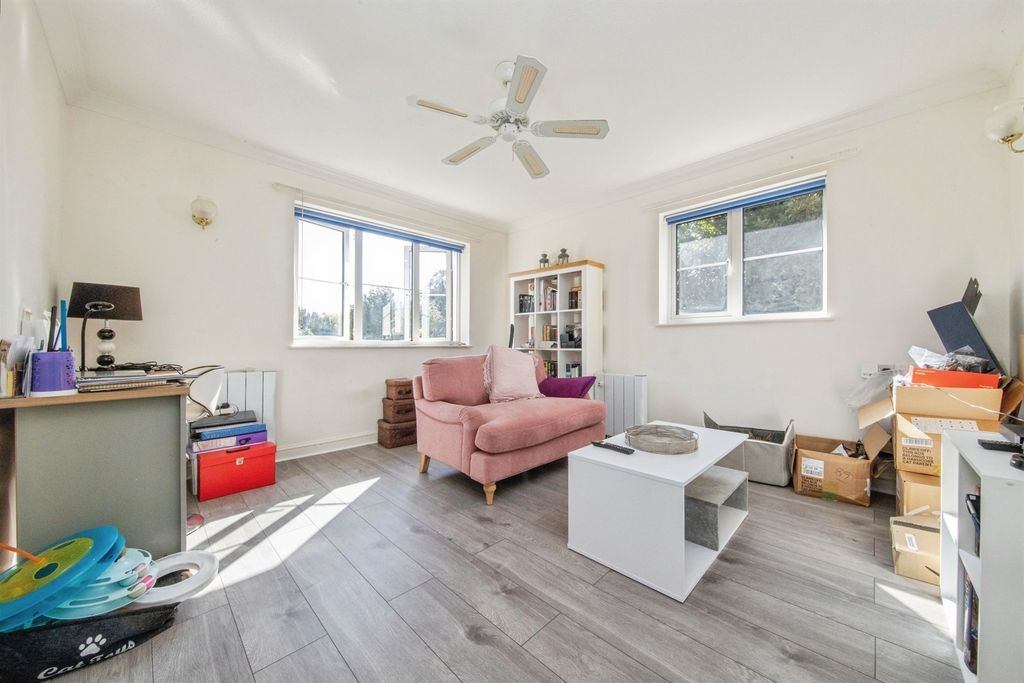 Property photo 3 of 11