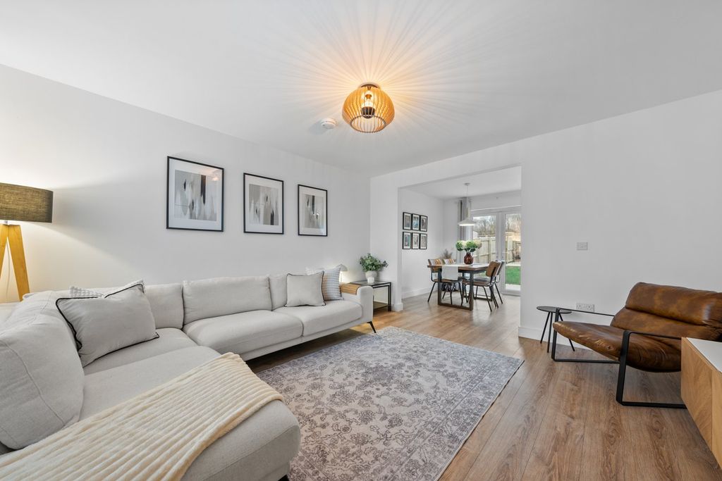 Property photo 2 of 27