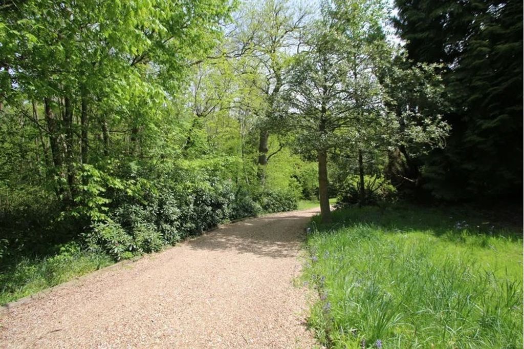 Property photo 2 of 33