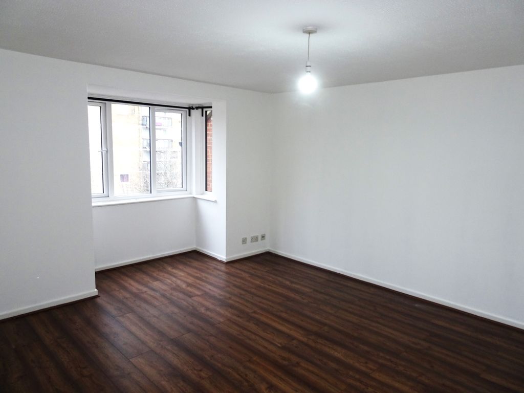 Property photo 2 of 6 Lounge