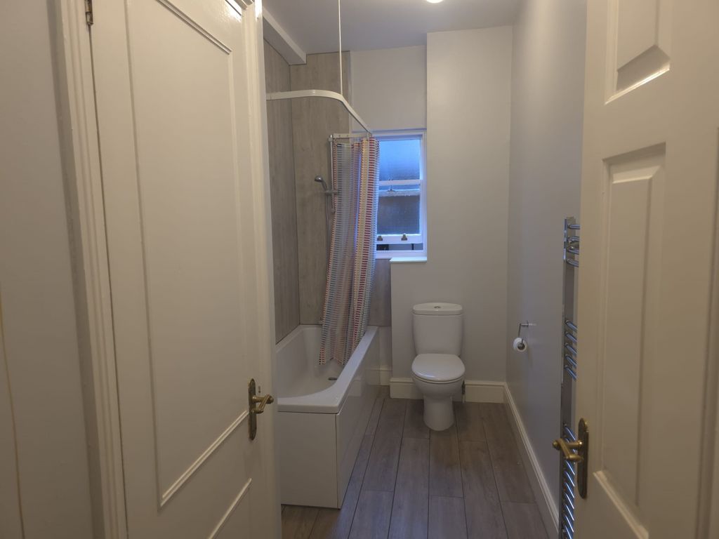 Property photo 3 of 8 Bathroom