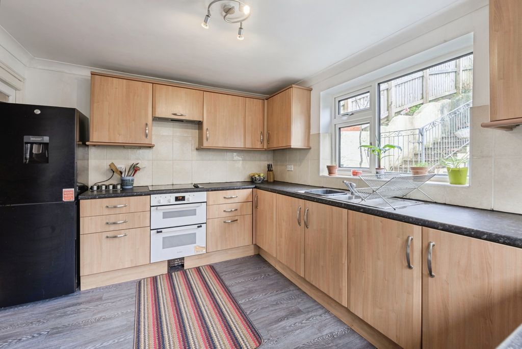 Property photo 3 of 17 Pbox-Img.Jpg