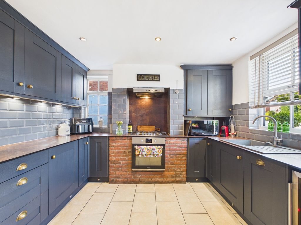 Property photo 2 of 31 4985076